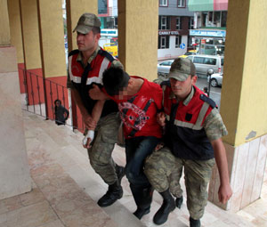 Yengesini 17 yerinden bıçakladı!