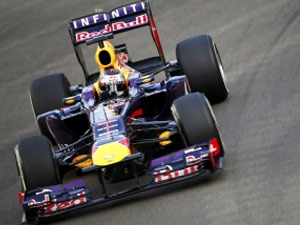 Singapur'da pole Vettel'in