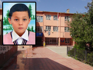 Okulda üzerine dolap düşen çocuk...