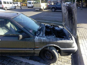 Otomobil aniden alev aldı!