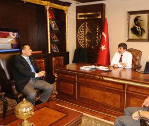 Şehit ailelerinden Vali Öz'e ziyaret