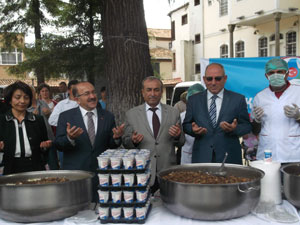Trabzon'da vatandaşlara pilav dağıtıldı