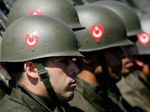 O komutanlara hapis kapıda