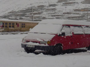 Rize'de kar yüzünü gösterdi