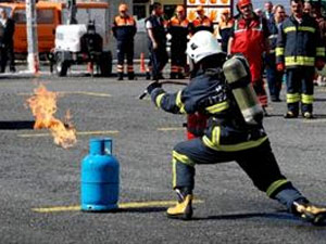 Rize’de itfaiye ekiplerinin tatbikatı nefes kesti