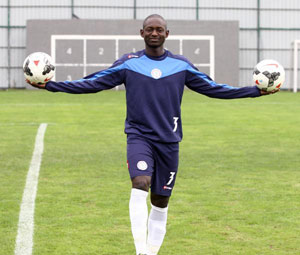 Rizesporlu Viera'dan Drogba'ya göz dağı!