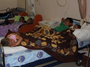 110 öğrenci ve öğretmen yemekten zehirlendi