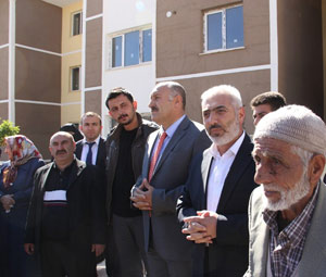 Bayburt'ta TOKİ evleri teslim edildi
