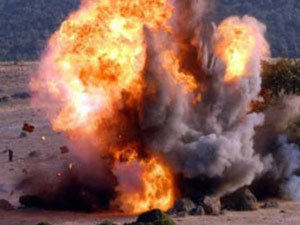 Roket fabrikasında patlama