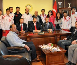 Bayburt'ta dereceye giren sporculara ödül verildi