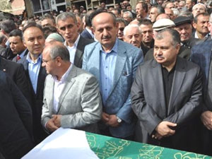 Müsteşar Hacımüftüoğlu'nun Annesi Toprağa Verildi