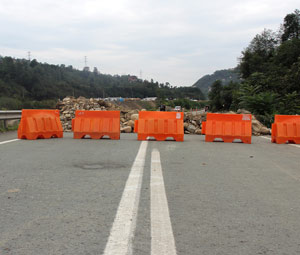 Rize-Güneysu arasındaki kapalı yola tepki!