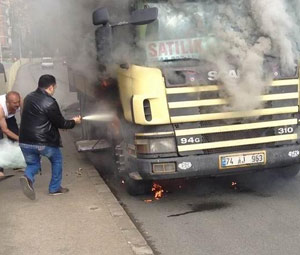 Trabzon'da seyir halindeki tır alev aldı!