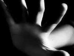 Bu nasıl babalık? İKİ KIZINA...