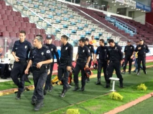 Avni Aker'de ilginç olay!