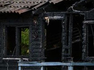 Eşinden intikam almak için 2 kızını yaktı!