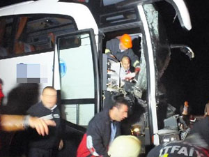 Trabzon otobüsü kaza yaptı!  Yaralılar var...