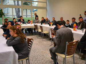 Elçilerden gönül köprüsü