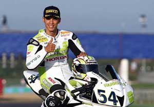 Sofuoğlu "pole pozisyonuna" yerleşti!