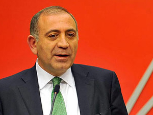 Gürsel Tekin adaylığını koyuyor