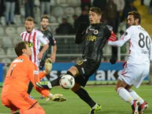 Sivas Gençlerbirliği'ni rahat geçti