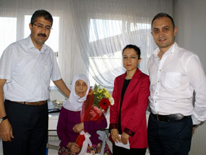 Taburcu olan hastalar evlerinde ziyaret ediliyor