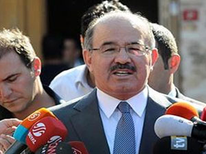 Hüseyin Çelik'ten dekolte açıklaması