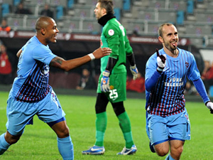 Fırtına yabancıları ile gülüyor