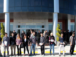 Öğrenciler yemek fiyatları için eylem yaptı