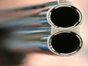 Tartıştığı kocasını av tüfeğiyle vurdu