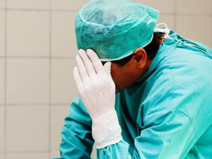 Hastasına eksik bilgi veren doktora tazminat