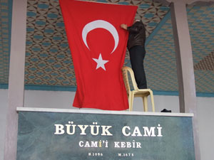 Müezzinin bayrak hassasiyeti