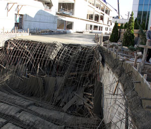 Stadyum inşaatında çökme! 4 yaralı