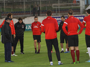 Akçay işi sıkı tutuyor