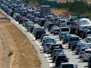 Tatilciler milim milim ilerliyor