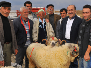 Başkan kurban pazarını ziyaret etti