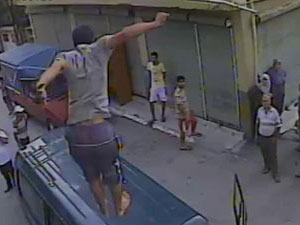 2. kattan atlayıp, şöförü dövdü!