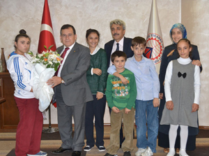 Çocuk yuvasından Hacısalihoğlu'na ziyaret