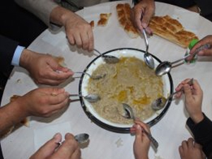 Bayram Yemeği 40 Kişiyi Zehirledi