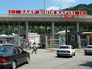 Sarp'ta trafik arttı