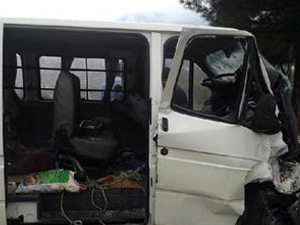 Minibüs İle Tır Çarpıştı: 2 Ölü, 7 Yaralı