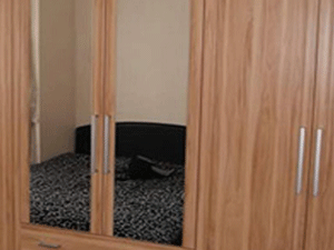 Gardroptaki sevgiliyi döverek öldürdü