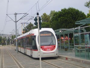 Siyasiler hafif raylı sistemi 61 Kenara(!)