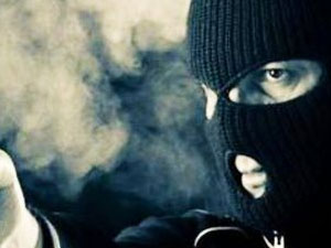 Mağaza müdürünü bağlayıp kasayı soydular