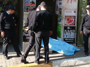 Sokakta yaşayan adam ölü bulundu