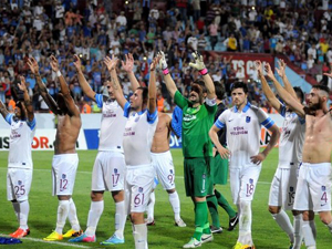 Avni Aker'de kaybetmiyor