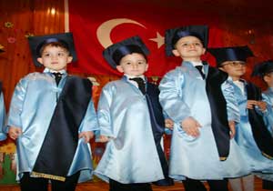 Miniklerin mezuniyet coşkusu