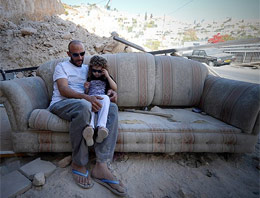 Mağarada oturmayı çok gördüler