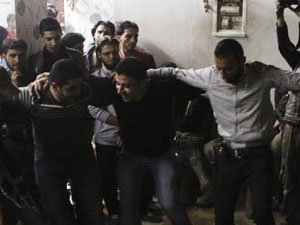 Dışarıda savaş içeride düğün