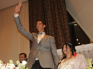 Dünya'nın en uzun adamı muradına erdi!